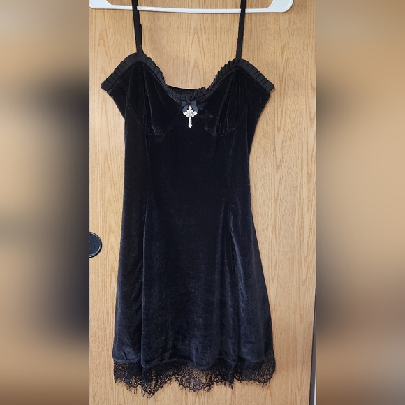 Black Velvet Chemise with Lace Trim - Picture 2 of 8
